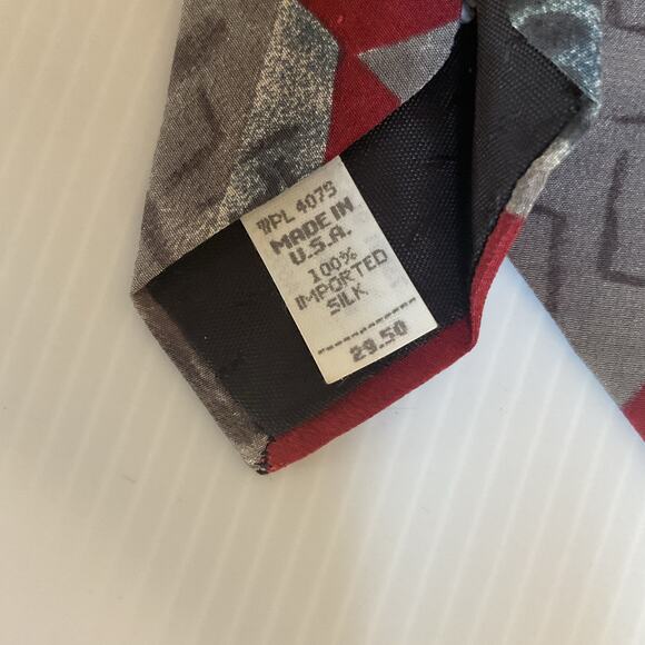 Vintage Tie 100% Silk Oscar de la Renta Made in USA Abstract Geometric Red Gray - Picture 7 of 7